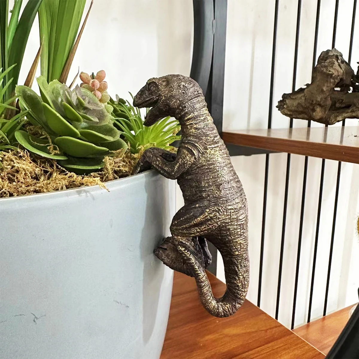 1Pc Resin Climbing Dinosaur Ornament, Resin Decoration for Flower Pots and Vases, Decoration, Halloween Animal-Themed Garden Decoration