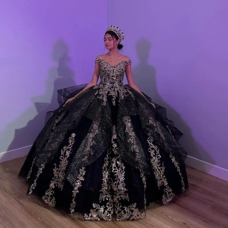 فساتين Quinceanera سوداء لامعة على شكل قلب ثوب حفلة عيد ميلاد الأميرة مزين بالذهب الدانتيل عيد ميلاد الحلو 16 vestidos de 15