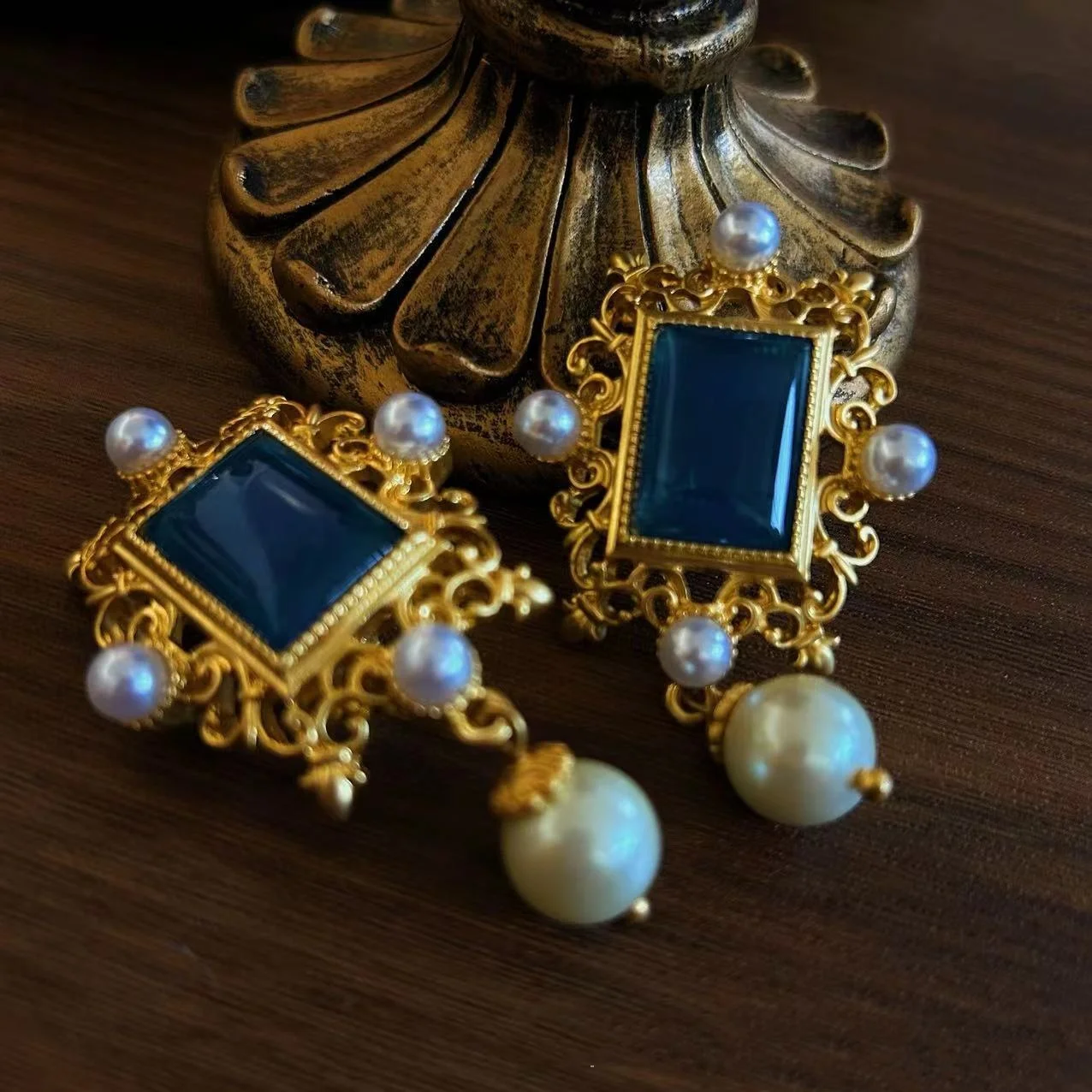 vintage court style Florence antique medieval jewelry vintage classic pearl fringe ear clip