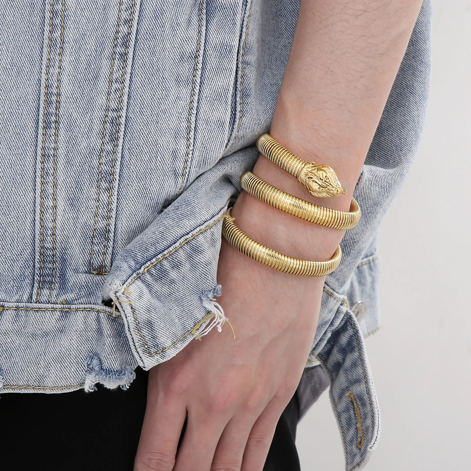 ΠΠ²Π° ΡΠ²Π΅ΡΠ°, Π±ΡΠ°ΡΠ»Π΅Ρ Π² Π²ΠΈΠ΄Π΅ Π·ΠΌΠ΅ΠΈ, ΡΠ΅ΠΏΠΎΡΠΊΠ° ΠΈΠ· Π½Π΅ΡΠΆΠ°Π²Π΅ΡΡΠ΅ΠΉ ΡΡΠ°Π»ΠΈ, ΠΌΡΠΆΡΠΊΠΎΠΉ Π±ΡΠ°ΡΠ»Π΅Ρ Π² ΡΡΠΈΠ»Π΅ ΠΏΠ°Π½ΠΊ Π½Π° ΡΡΠΊΠ΅, Π±ΡΠ°ΡΠ»Π΅ΡΡ Ρ ΠΆΠΈΠ²ΠΎΡΠ½ΡΠΌΠΈ, Π²ΠΈΠ½ΡΠ°ΠΆΠ½ΡΠ΅ ΡΠ²Π΅Π»ΠΈΡΠ½ΡΠ΅ ΠΈΠ·Π΄Π΅Π»ΠΈΡ ΠΠ²Π° ΡΠ²Π΅ΡΠ°, Π±ΡΠ°ΡΠ»Π΅Ρ Π² Π²ΠΈΠ΄Π΅ Π·ΠΌΠ΅ΠΈ, ΡΠ΅ΠΏΠΎΡΠΊΠ° ΠΈΠ· Π½Π΅ΡΠΆΠ°Π²Π΅ΡΡΠ΅ΠΉ ΡΡΠ°Π»ΠΈ, ΠΌΡΠΆΡΠΊΠΎΠΉ Π±ΡΠ°ΡΠ»Π΅Ρ Π² ΡΡΠΈΠ»Π΅ ΠΏΠ°Π½ΠΊ Π½Π° ΡΡΠΊΠ΅, Π±ΡΠ°ΡΠ»Π΅ΡΡ Ρ ΠΆΠΈΠ²ΠΎΡΠ½ΡΠΌΠΈ, Π²ΠΈΠ½ΡΠ°ΠΆΠ½ΡΠ΅ ΡΠ²Π΅Π»ΠΈΡΠ½ΡΠ΅ ΠΈΠ·Π΄Π΅Π»ΠΈΡ