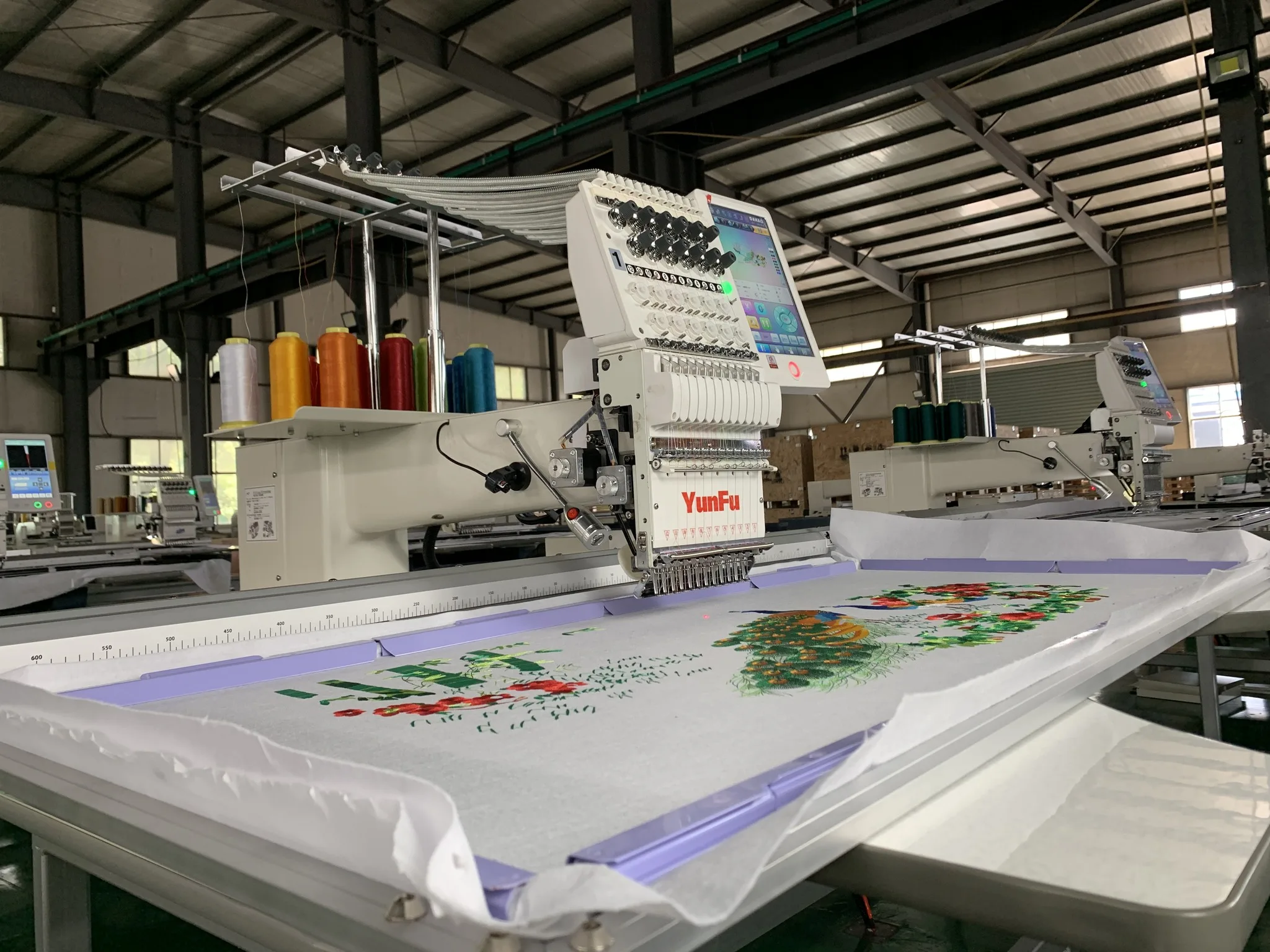 Picture 7: YUNFU Embroidery Machine Price Single Head 12 15 Nddeles Machine Big Area Size  for Hat Clothes Flat Embroidery