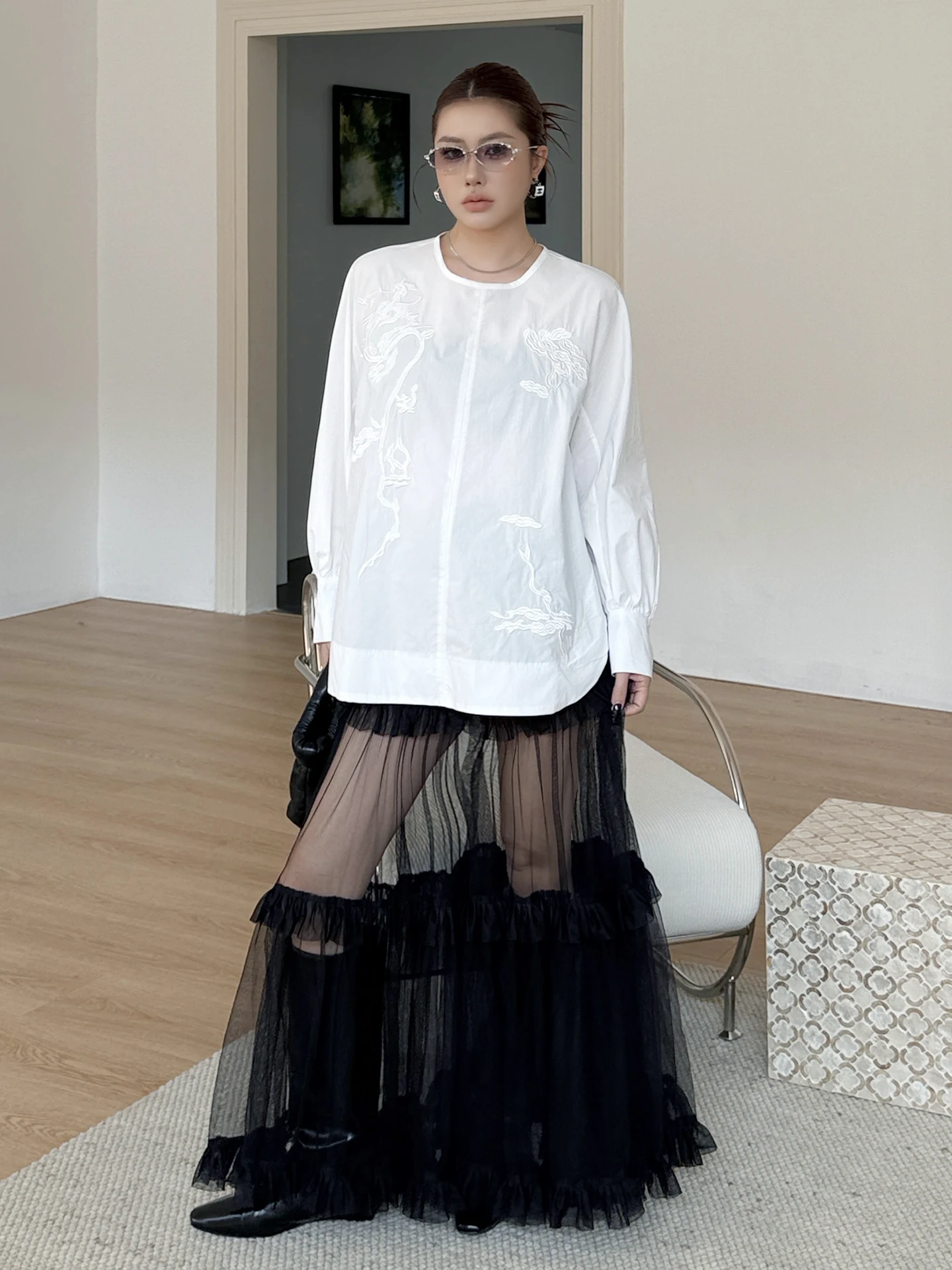 

Retro Embroidered Loose Fit round Ne Women's irt Versatile Mid-Length Cotton Polyester Blend Long Sve Spring Faion