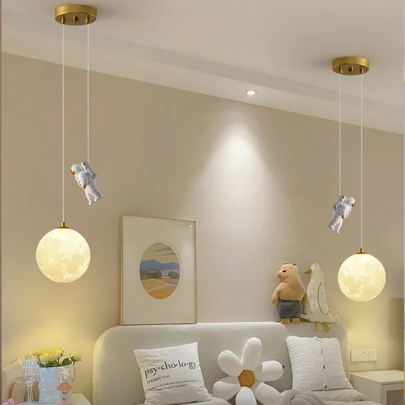 Imagem -02 - Astronauta e Lâmpada Lunar para Quarto Infantil Luz de Sala Nórdica Designer de Lustre de Luxo Lâmpada Criativa Lâmpada de Bola Bolha