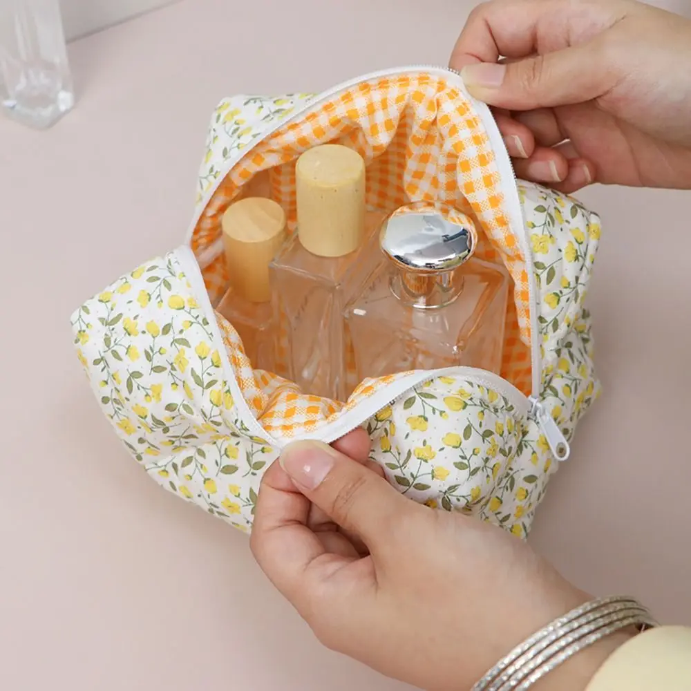 Storage Organizer Floral Puffy Quilted Makeup Bag Cosmetic Pouch Flower Printed Large Travel Cosmetic Bag Makeup Accessories