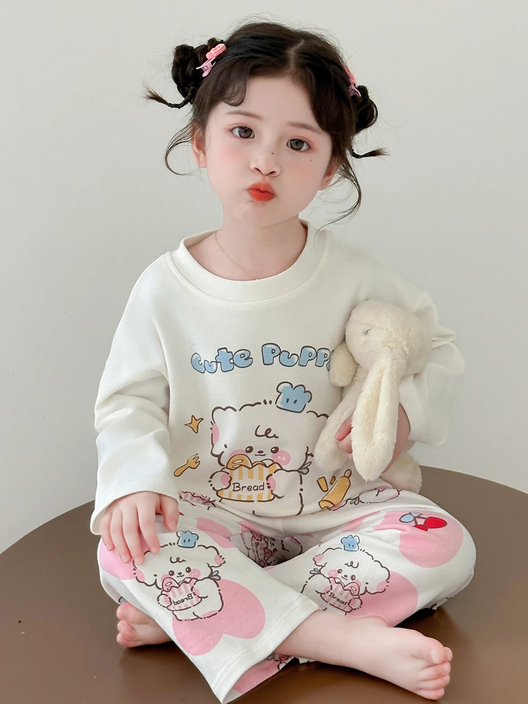 

Комплект для девочек: весенне-осенняя домашняя одежда с длинным рукавом, дышащая пижама из двух предметов с круглым вырезом и принтом вишни и собачек