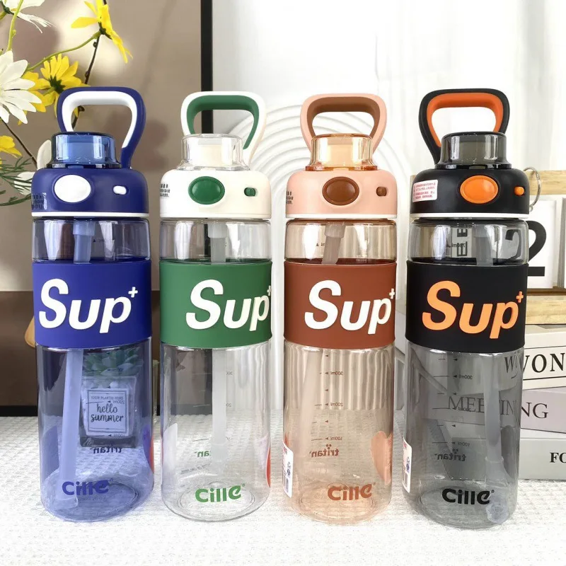 Przenośna butelka na wodę Tritan ze słomką i uchwytem do podróży sportowych na świeżym powietrzu - bez BPA, pojemność 650/780 ml dla dzieci i mężczyzn W