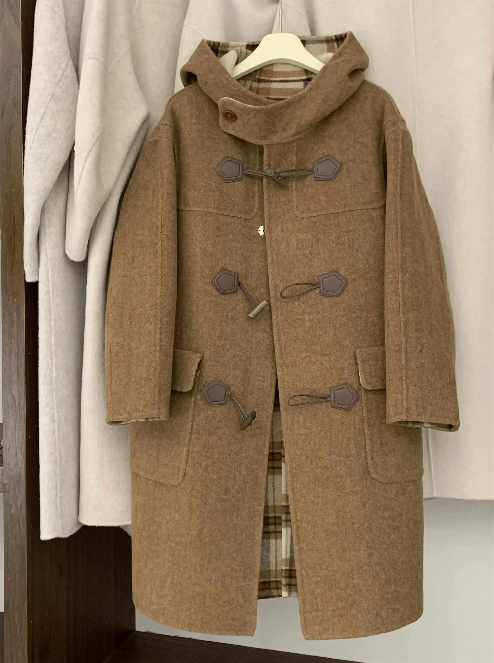 Retro Kuh Horn Knopf Mit Kapuze Doppelseitige Kaschmir Mantel Für Frauen Im Herbst Und Winter Neue Koreanische Lose Medium länge Jack