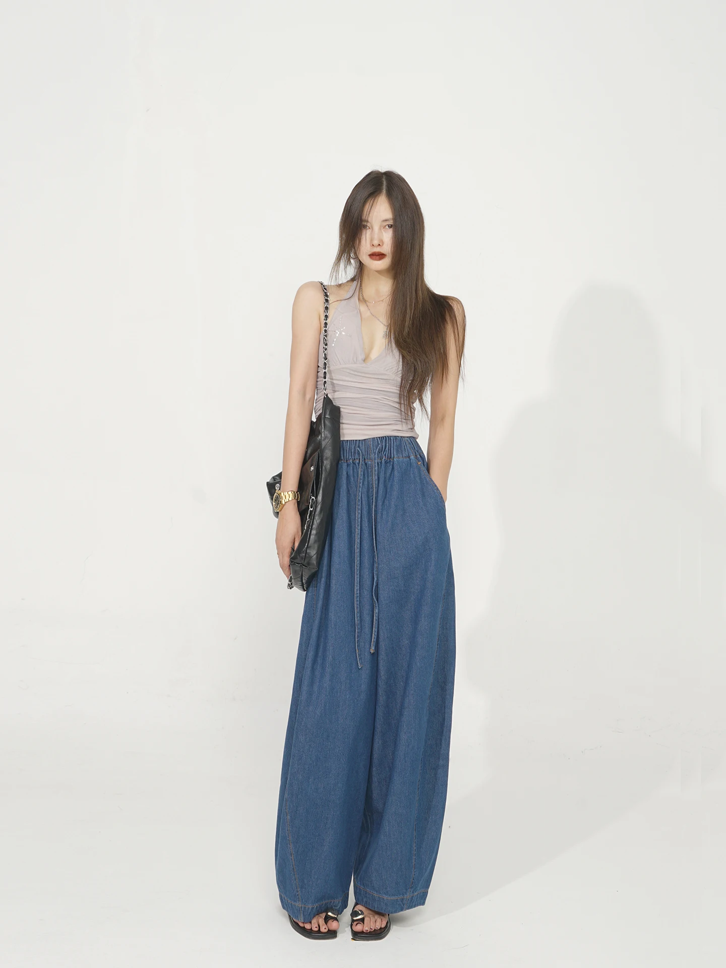 

Нежный, но эффектный женский комплект Wild Yet Gentle Akimbo: плиссированный шелковый жилет и джинсы с высокой талией и широкими штанинами, летний повседневный стиль, застежка-молния