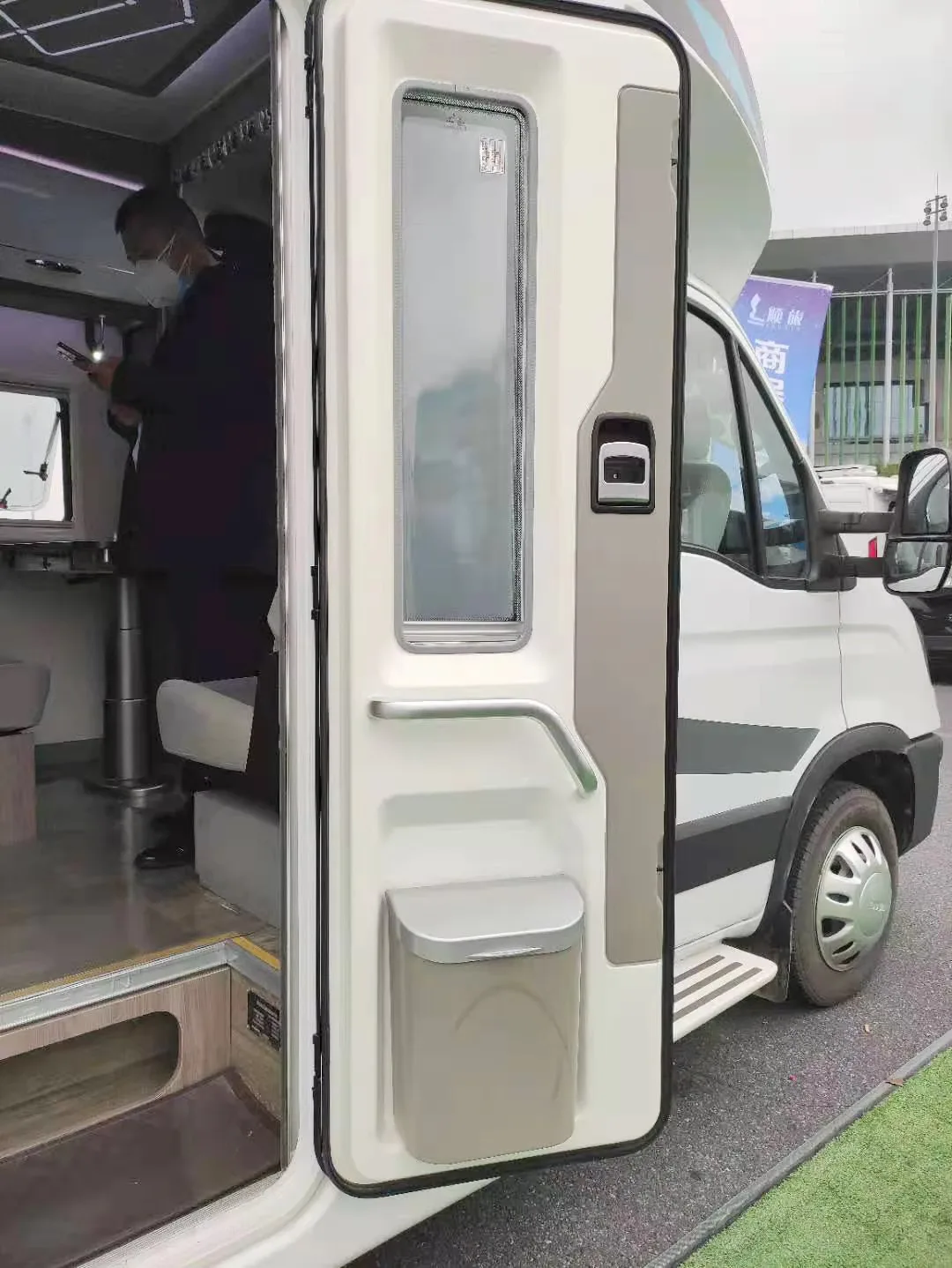 

Customized Caravan Camper Door With Screen RV Aluminum Frame Glass Travel Trailer Entrance Door