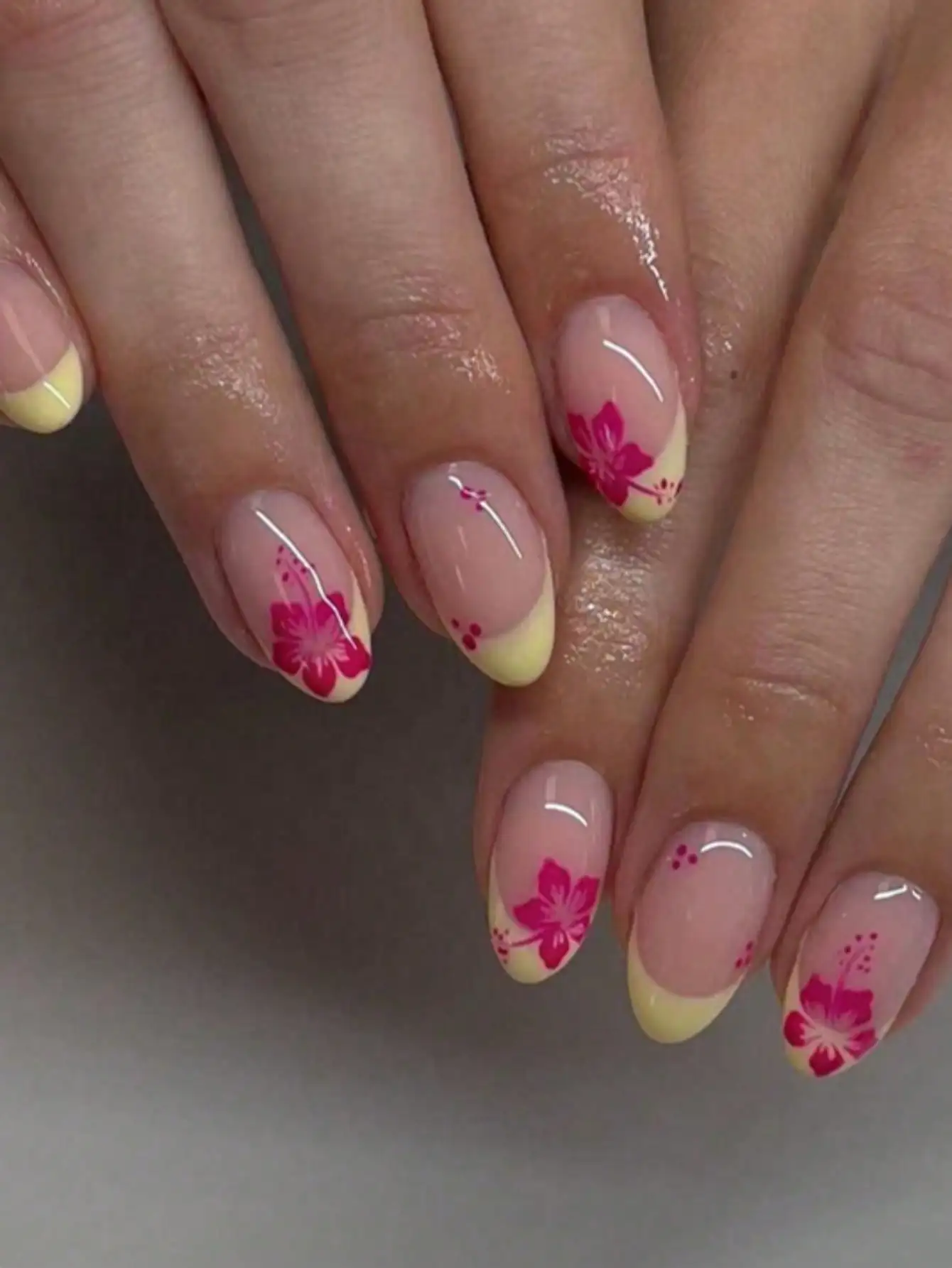 24 PCS Prensa de unhas falsas estilo francês cartamo no prego