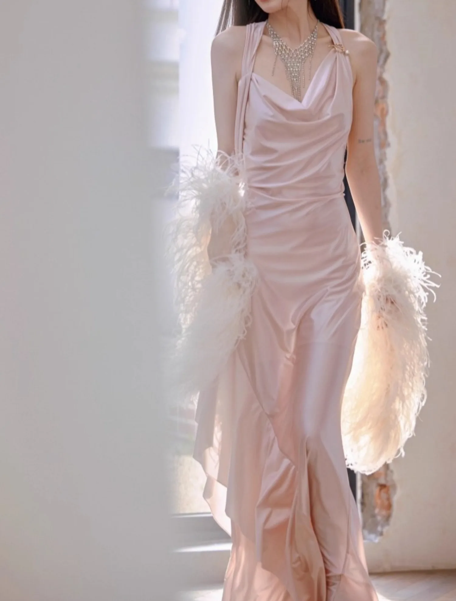 

Розовое элегантное платье с открытой спиной, женское летнее платье без рукавов с лямкой на шее, шикарное платье, облегающее платье с высокой талией, шикарная одежда макси для женщин