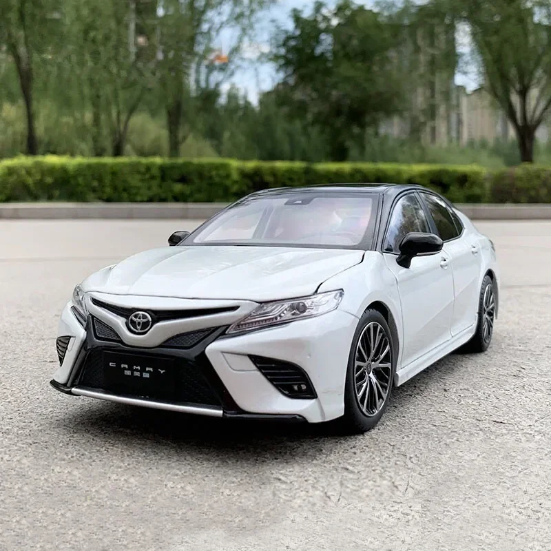 

1:18 Scale Diecasts FOR TOYOTA Camry 8th Generation Alloy Car Model Metal Luxury Car Simulation Collection Gift Toy Vehicles