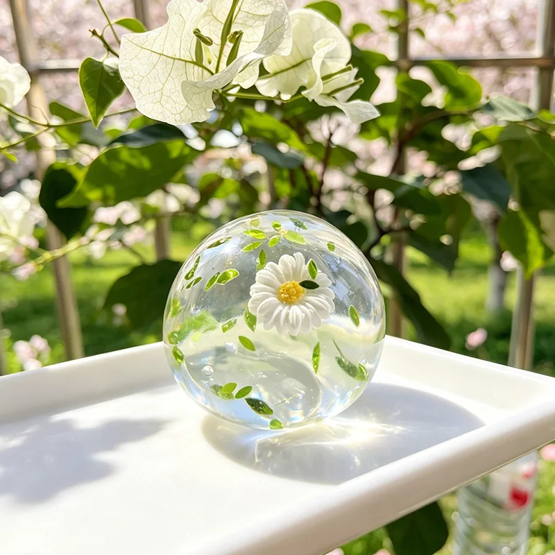 The Small White Flowers And The Light And Fresh Spring Themed Crystal Ball Toys Slowly Rebound To Relieve Stress
