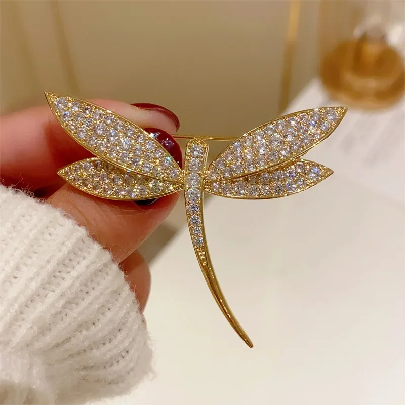 

Elegant Dragonfly Brooch for Women and Men Luxury Jewelry Wedding Suit Eveing Party Lapel Pins Cubic Zirconia Gift Friends