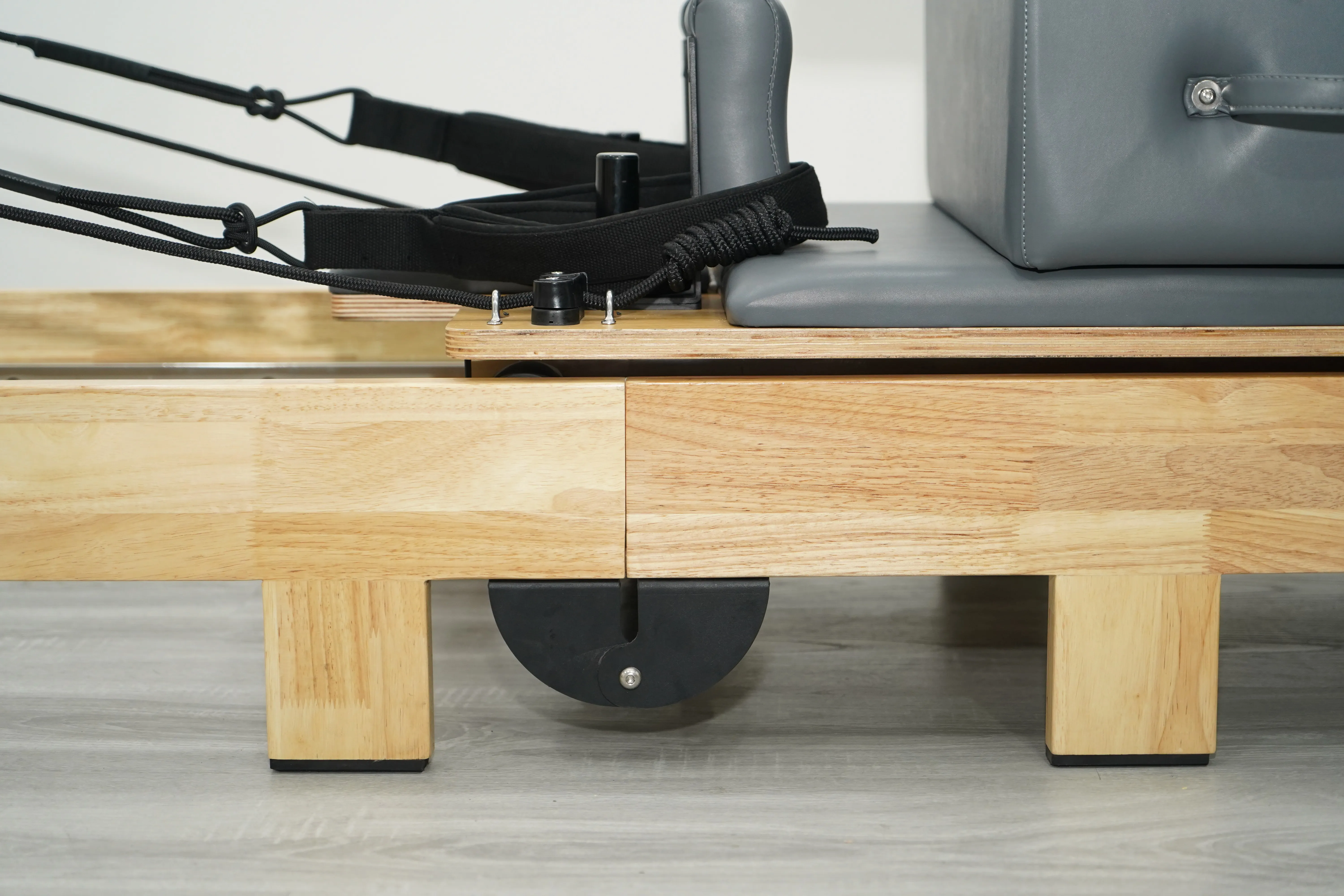 Studio Home Professional Quality  Modular Oak Customizable and Adjustable ins Pilates Reformer Machine