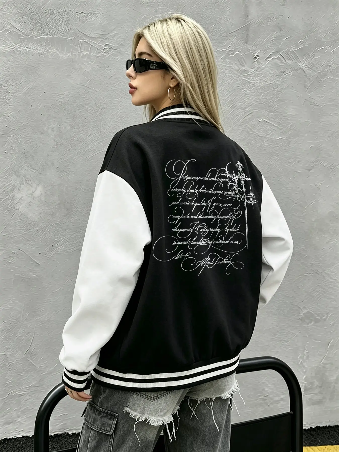Floral Calligraphy Cross Print Unisex Baseball Uniform with Pockets on The Front for Autumn and Winter