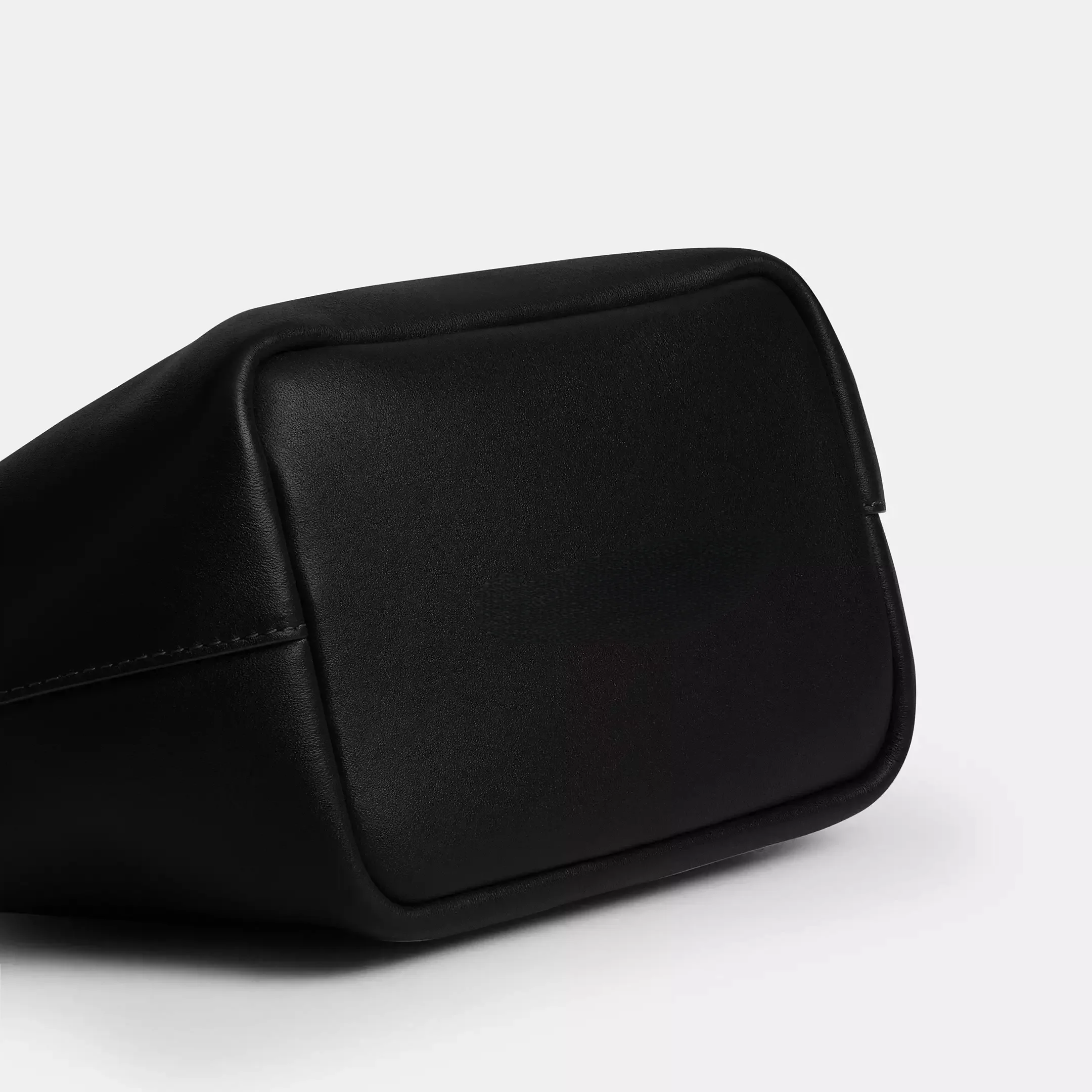 حقيبة نسائية صغيرة بقفل علوي و - مراجعة Structured Handbag Top Handle وسعره