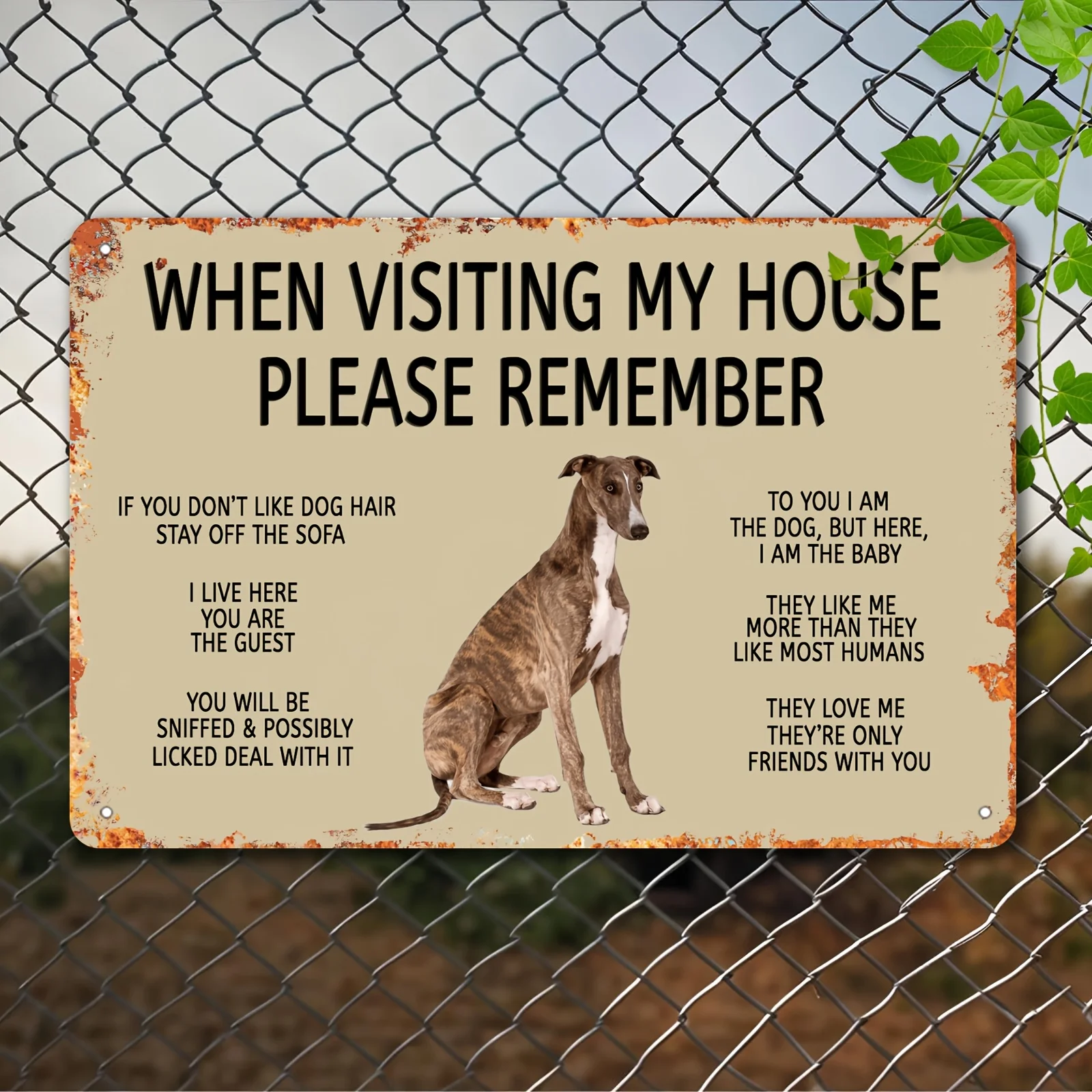 Conception planaire 2D, 1 pièce. Une jolie plaque murale en bois en forme de chien gris, idéale pour décorer un jardin, une terrasse, une chambre ou un bar.