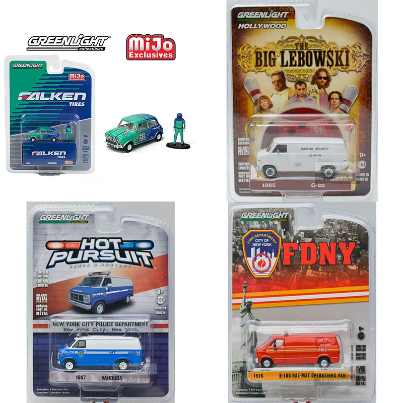 

Greenlight 1:64 Gladiator Off-road Vehicle with Dolls White Aged G20 Van VAN Alloy Die Casting Model Collect Ornaments