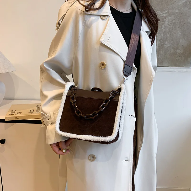 

2025 New Trendy Simple Fashion Foreign Style Chain Shoulder Messenger Bag Niche Plush Hand Bag Women
