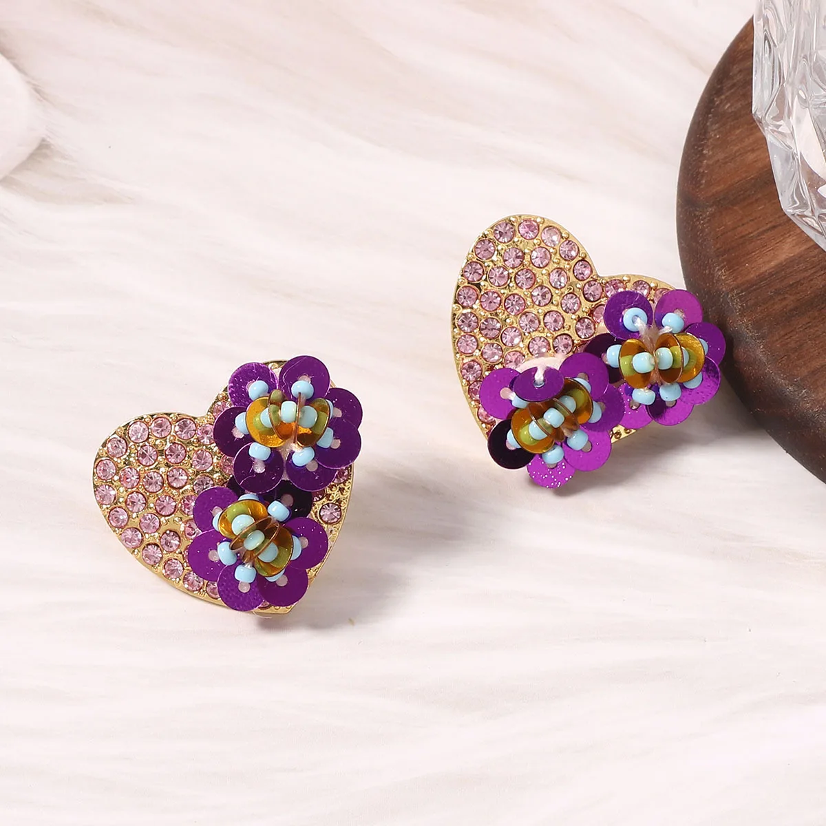 Exquisite light luxury Qixi Festival Valentine's Day full of diamond flowers and love super flash earrings, simple and versatile