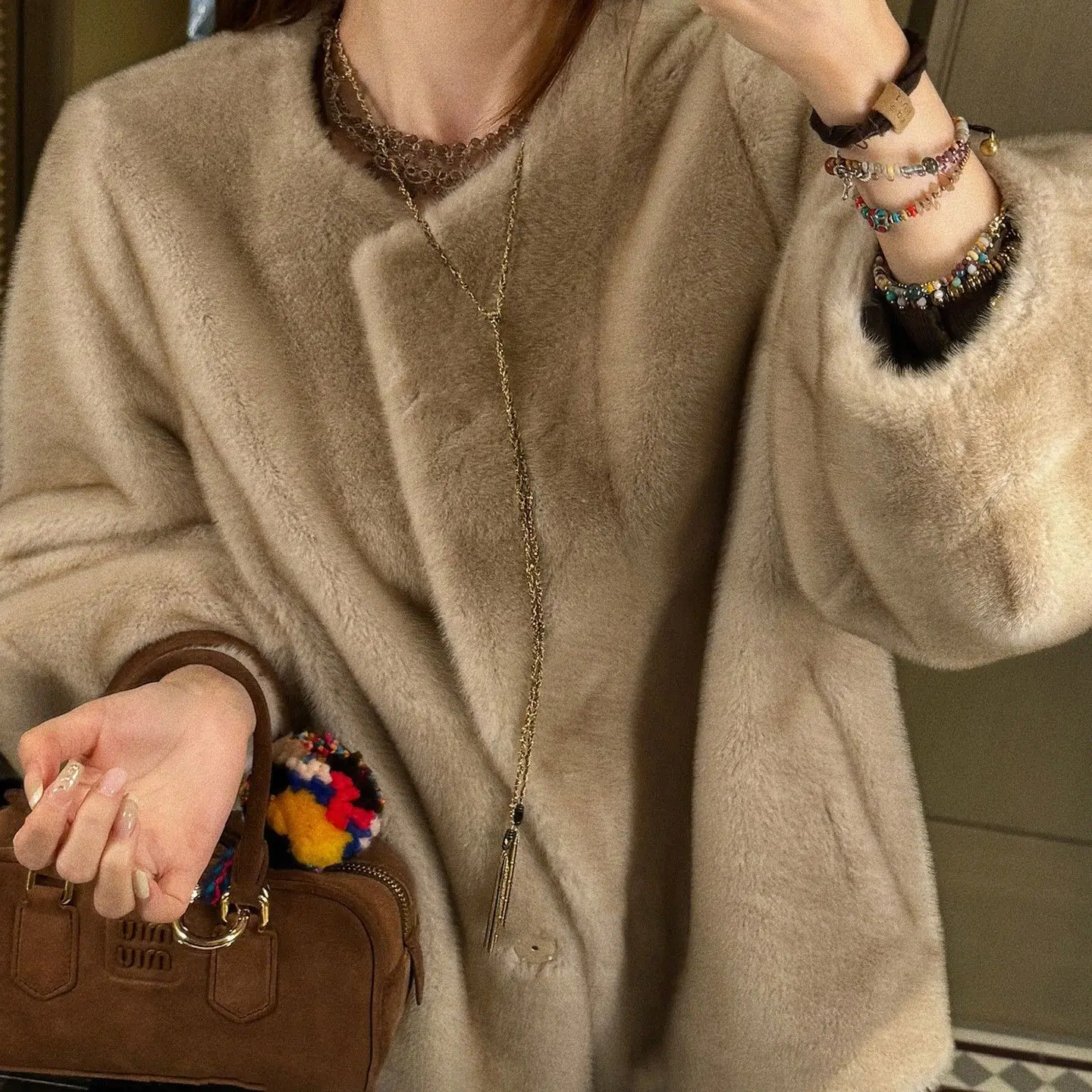 

Элегантные пальто из искусственного меха, женские современные длинные женские бархатные жилеты с рукавами-фонариками Gyaru, отложный лисий, уютный тонкий