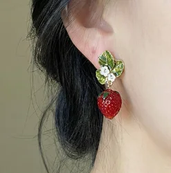Delicati orecchini pendenti con fiore di fragola rossa per le donne orecchini con foglie verdi di frutta simulate 3D accessori per gioielli per ragazze
