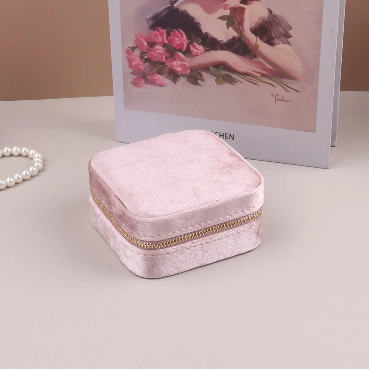 

Cross-border Hot New Jewelry Box, Small Square Travel Portable Flannelette Jewelry Box Earrings Necklace, Ring Box