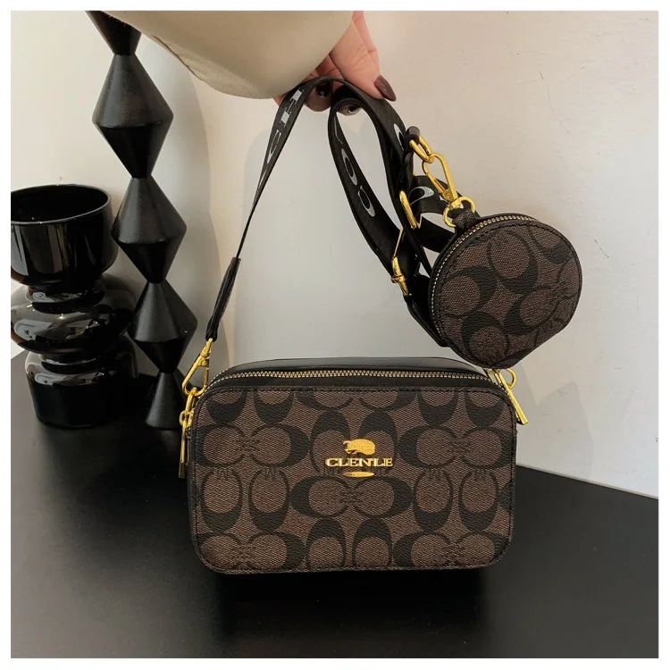 Advanced Women's 2026 New Retro Printed Wide Shoulder Strap Small Square Bag Fashion Single Shoulder Diagonal Cross Bag Trendy