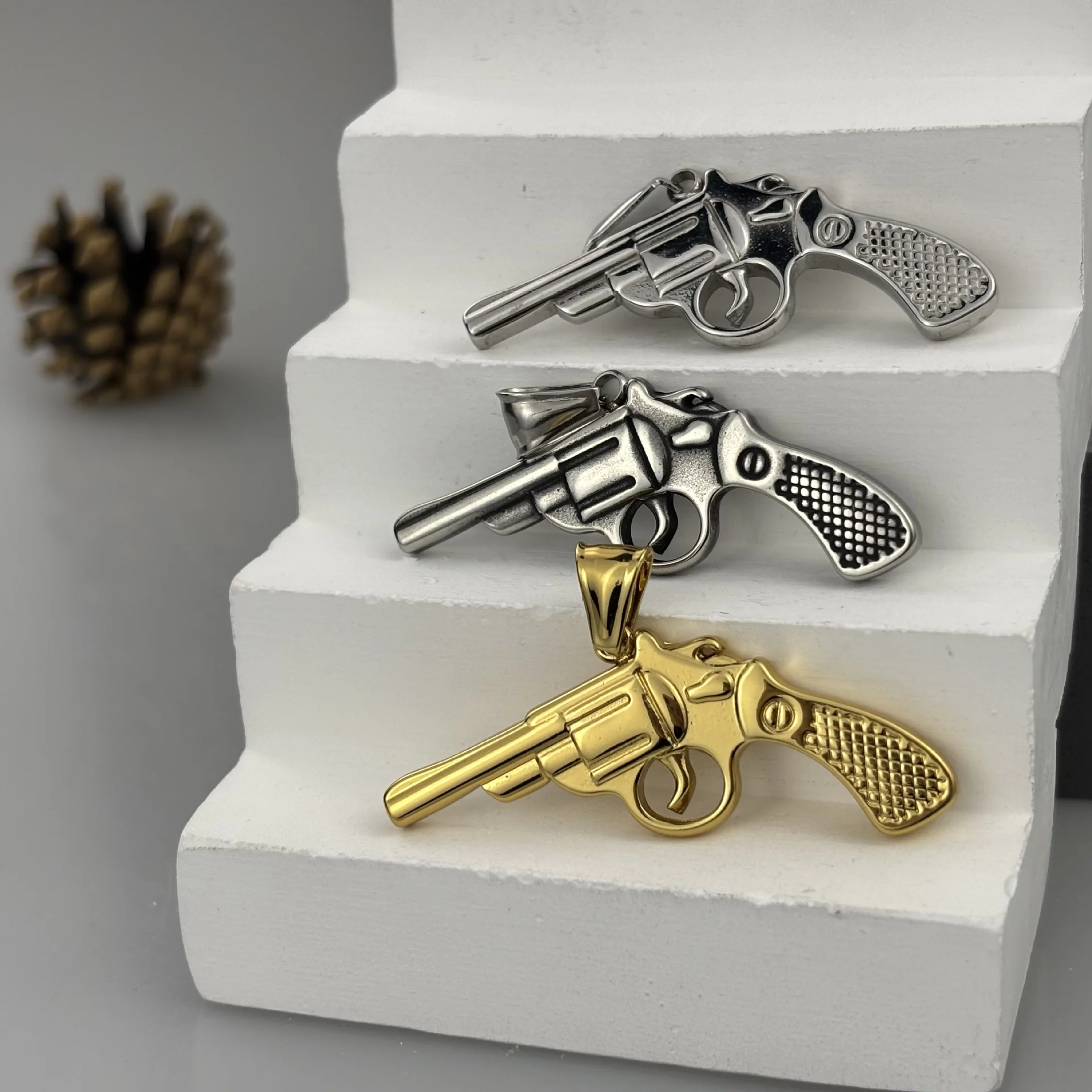 `Men Retro Revolver Shape Pendant Necklace 316L Stainless Steel Gold Plated Hip Hop Fashion Handgun Style Jewelry for Male`