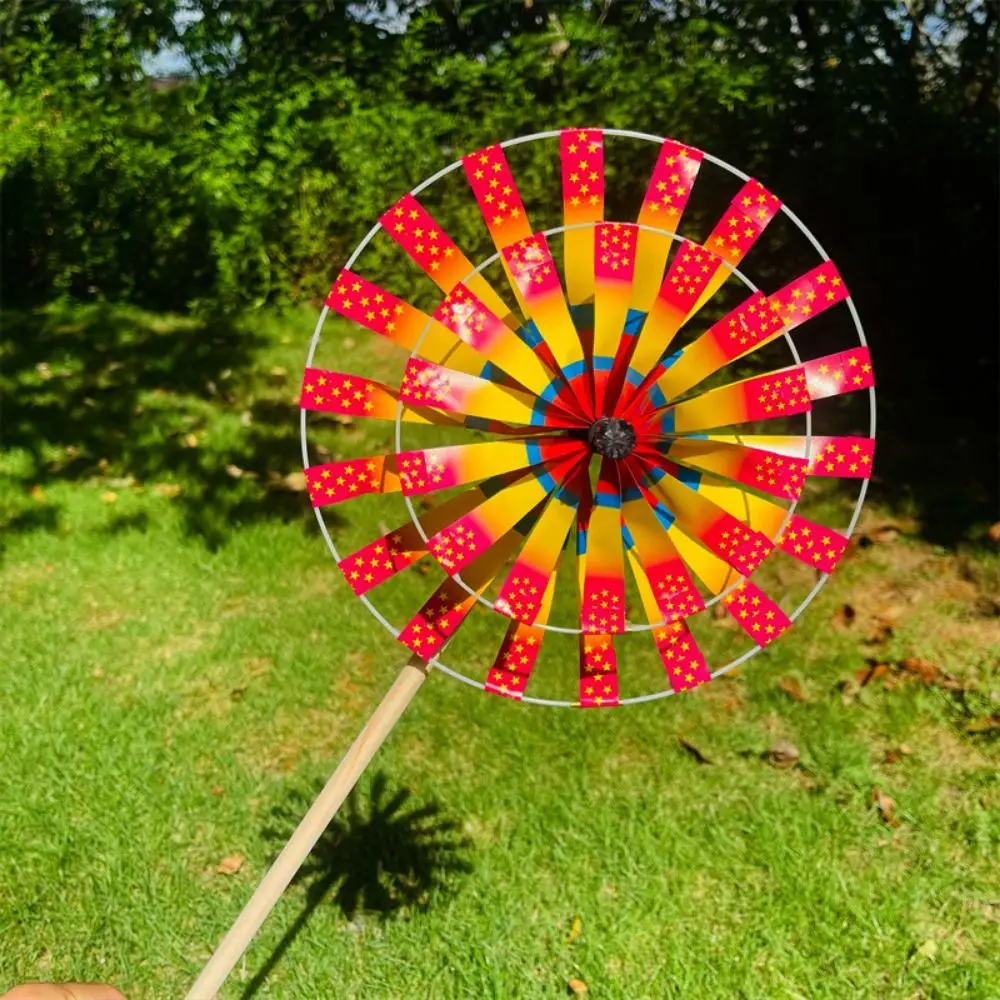 다양한 스타일의 전통 민속풍 풍차 이중층 PVC 나무 기둥 회전 풍차 피크닉 장식 오각별