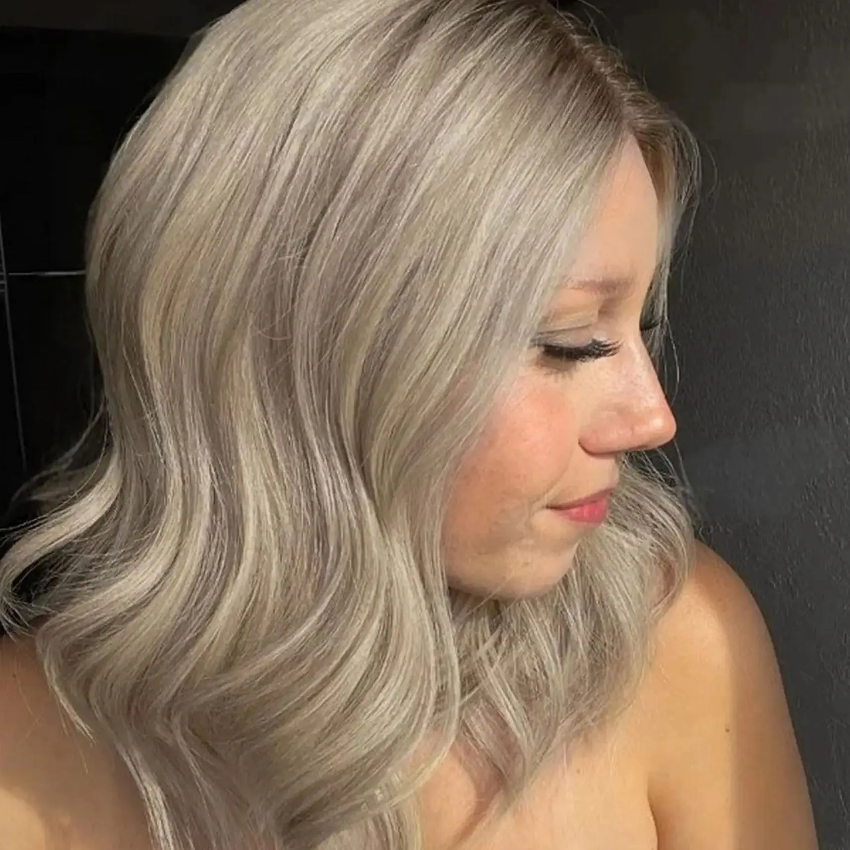 

Синтетический парик с кружевной основой и прядями платинового блонда, с эффектом балаяж, с детской шелковистой прядью, свободные глубокие волны, для повседневного использования