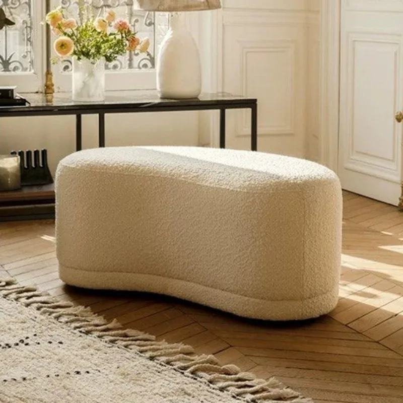 Pouf long esthétique en tissu bouclé effet nuage, rembourré et moelleux, banc à chaussures d'entrée, repose-pieds minimaliste pour salon et coiffeuse