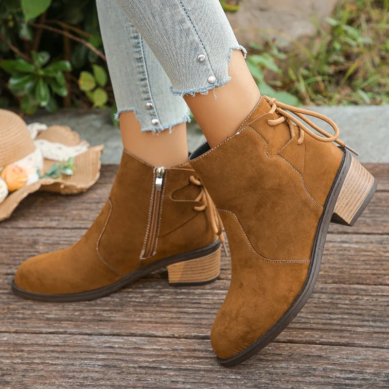 2025 الاتجاه الجديد الشتاء جولة تو النساء حذاء من الجلد الجلد المدبوغ منتصف الكعب أحذية الدانتيل مصمم مكتنزة مضخات القوطي تشيلسي الأحذية