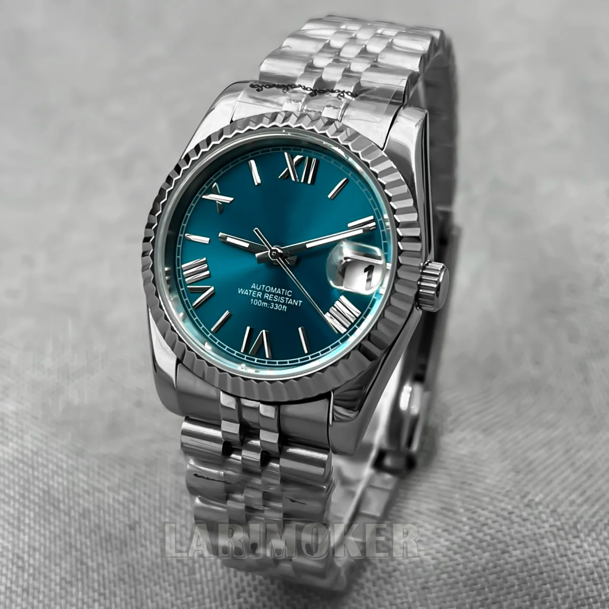 39MM men's luxury NH35 watch  sapphire glass grooved bezel Roman Index dial stainless steel bracelet water-resistant 10 ATM