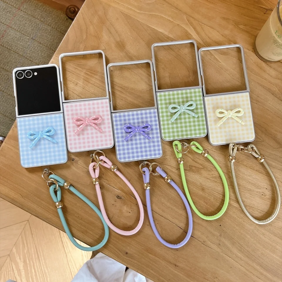 Funda de muñeca con patrón de lazo y cuadros escocés 3D INS para Samsung Galaxy Z Flip 8 7 6 5 4 Flip7 FE, PC de colores resistente a golpes 6