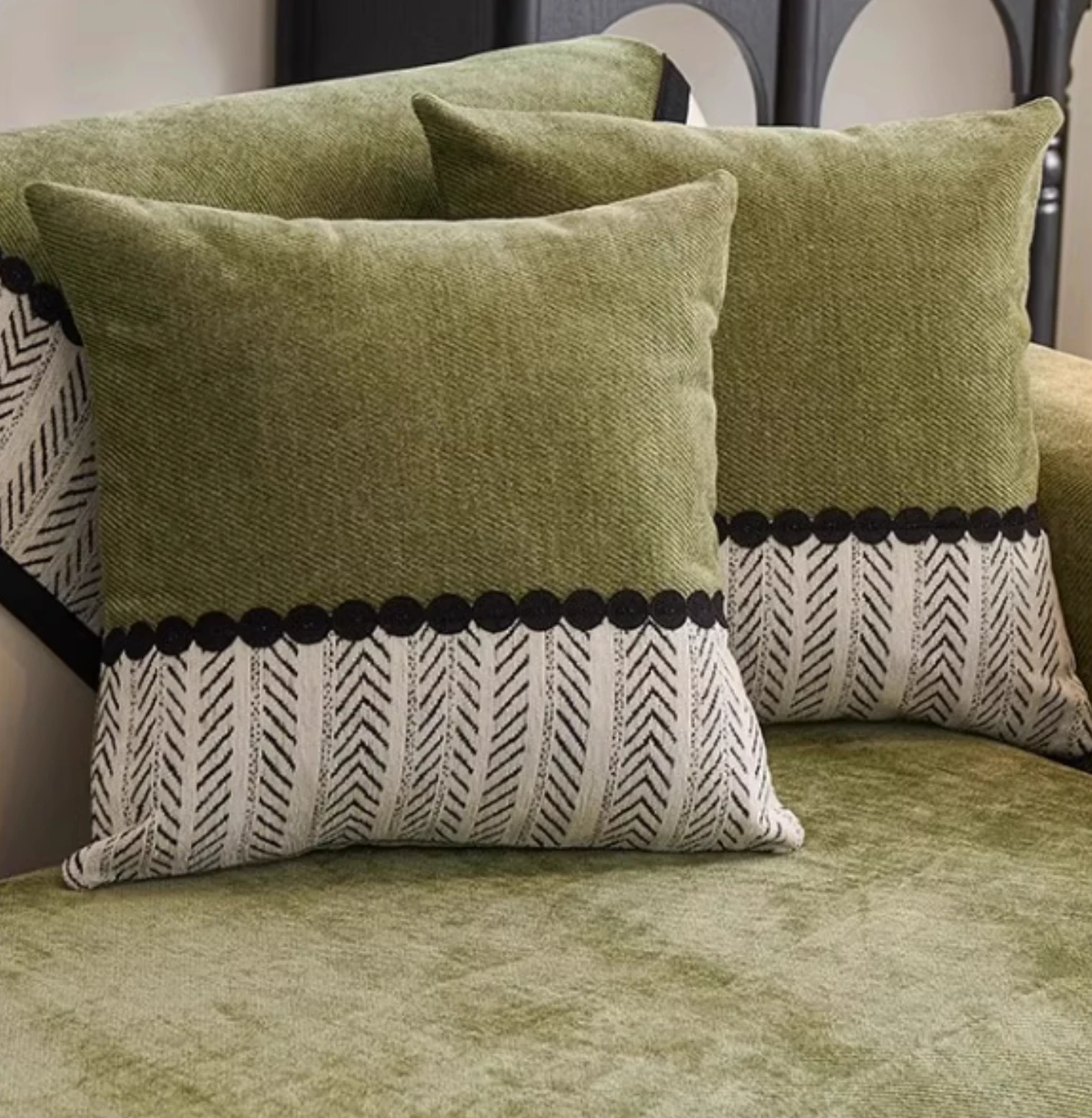 New Chenille Sofa Cover Non-Slip Living Room Couch Slipcover with Contrast Hem All-Seasons Durable Sofa Towel