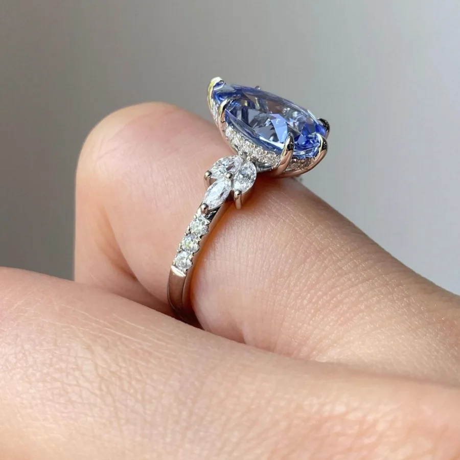 Hot Sale New Vintage Alloy Inlaid Zircon Heart Ring Women's Romantic Engagement Jewelry
