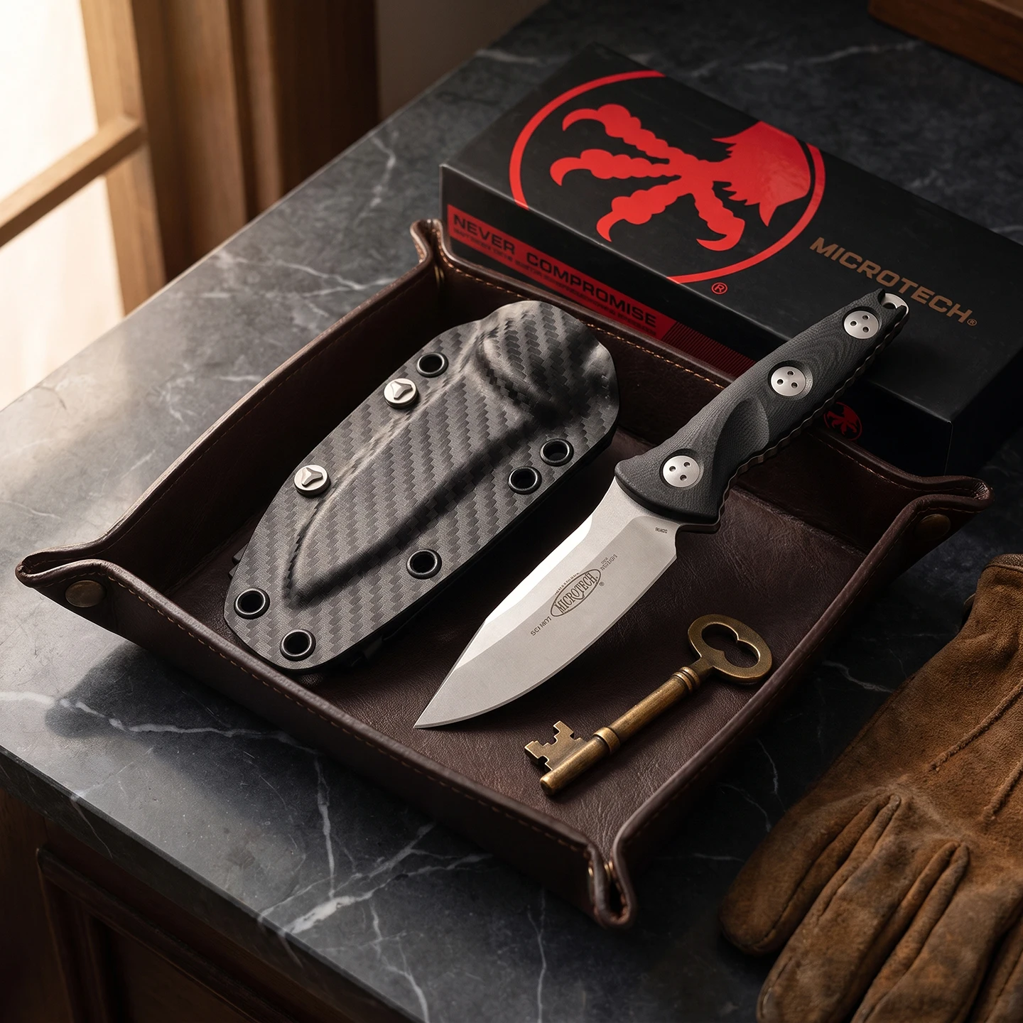 couteau-d'exterieur-tout-en-acier-microtech-socom-alpha-avec-etui-en-fibre-de-carbone-manche-en-g10-et-vis-a-trois-trous