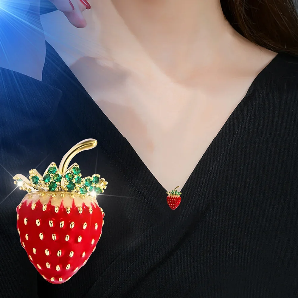 Brooch for Women Small Strawberry Fruit Brooch Zircon Inlay pin Exquisite High-quality Jewelry Clothing catwalk Accessories Gift