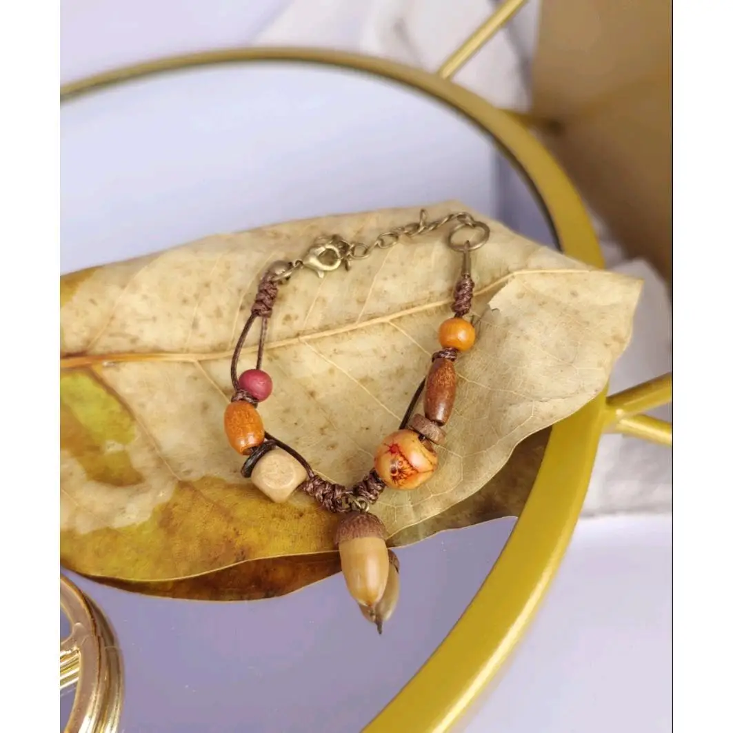 

Vintage Retro Acorn Wood Necklace with Leather Rope Creative Handmade Oak Fruit Choker for Lovers Unique Personality Accessory