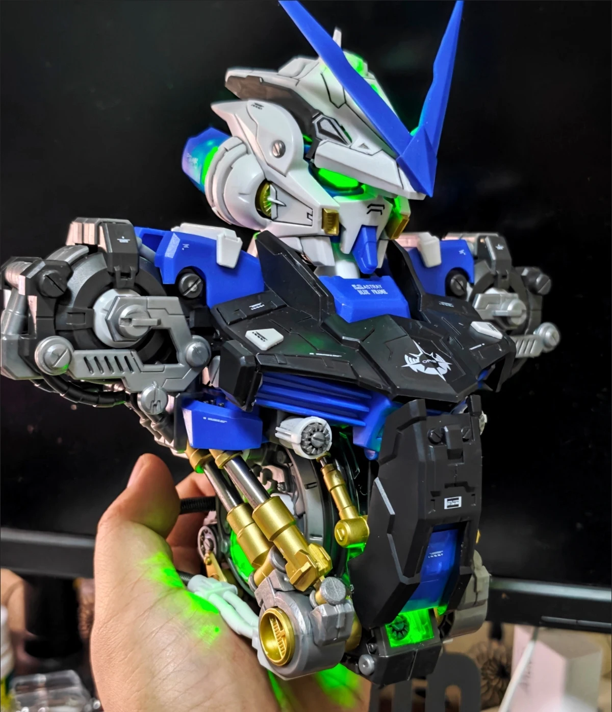 

Новинка Bandai 2026: Коллекционная модель Blue Heretic Avatar Chest Blue Heretic Component (масштаб 1/35, большой размер) – подарок