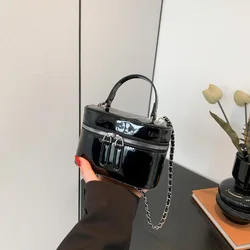 Borsa a mano lucida in pelle laccata per donna 2024 borsa a secchiello nera di nuova moda borsa a tracolla a catena in stile europeo Mini borsa per telefono