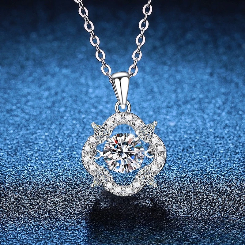 

New S925 Silver Necklace Women's Moissanite Pendant Beating Heart Moving Pendant Necklace Women's Wedding Jewelry