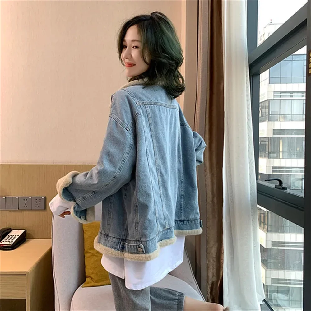 Denim Jacket Women Thicken Spliced Warm 2023 new Autumn Wintercoat Lamb WoolSnow Jean Coat Women Outerwear Female Thicken Jacket