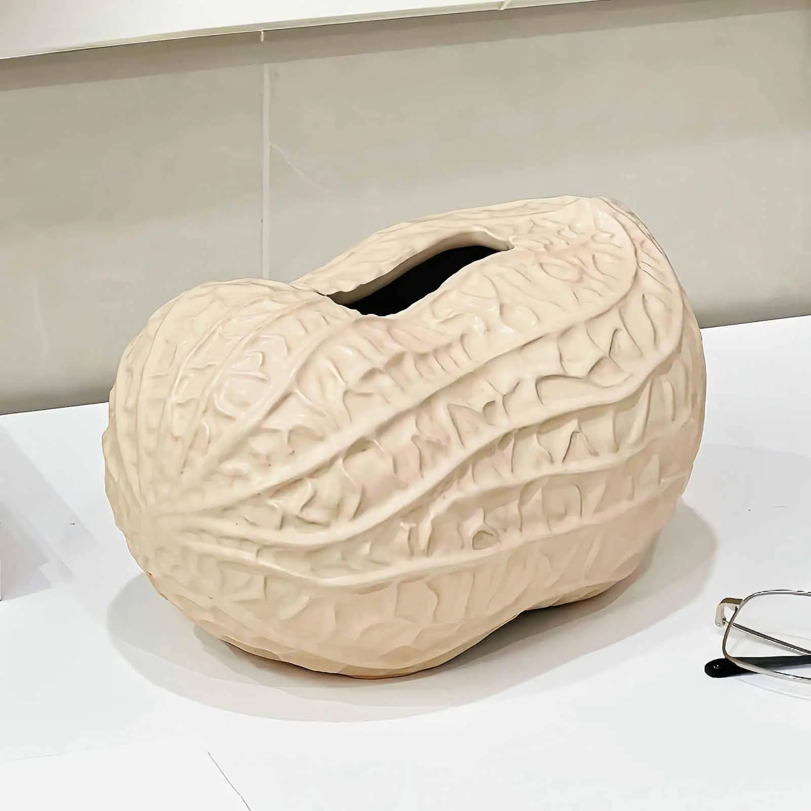 

Ceramic Napkin Box Napkin Holder Peanut Shape Multipurpose Desktop Home Ornaments Creative Paper Organizer for Living Room