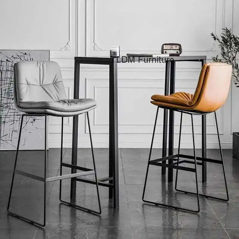 

Скандинавские металлические барные стулья для баров, водонепроницаемая спинка, толстая подушка, высокий табурет, легкий роскошный простой бытовой барный стул для кафе