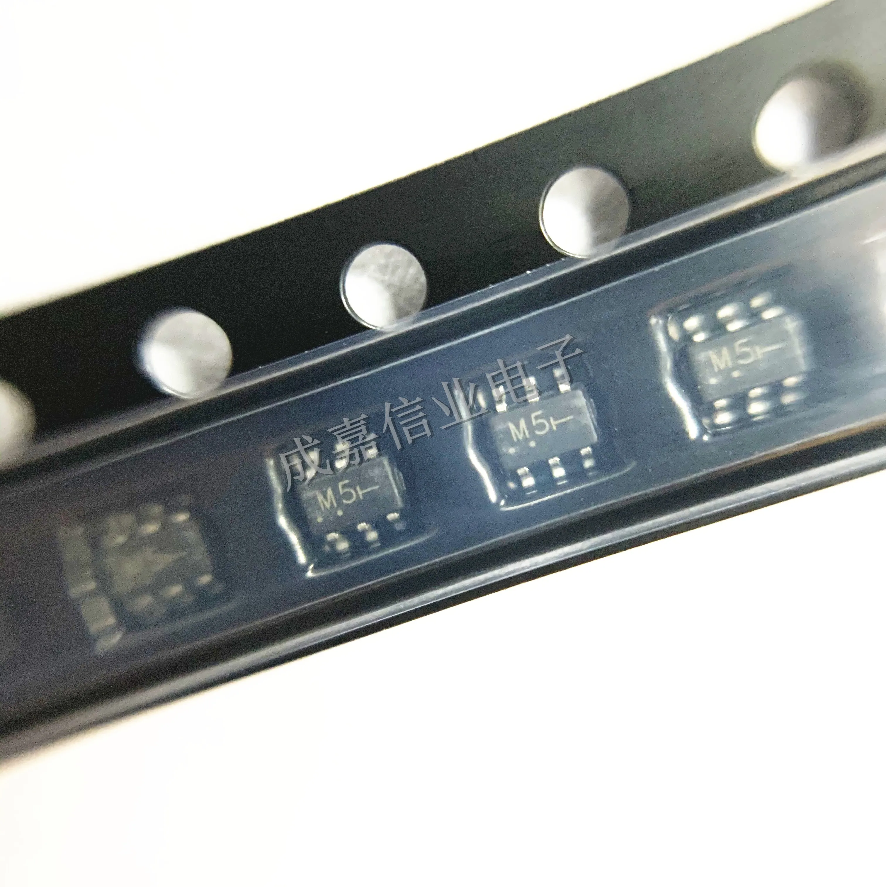 100pcs/Lot NL27WZ04DFT2G SC-70-6 MARKING;M5 Lnverters 1.65-5.5V CMOS Dual Operating Temperature:-40C-+ 85 C