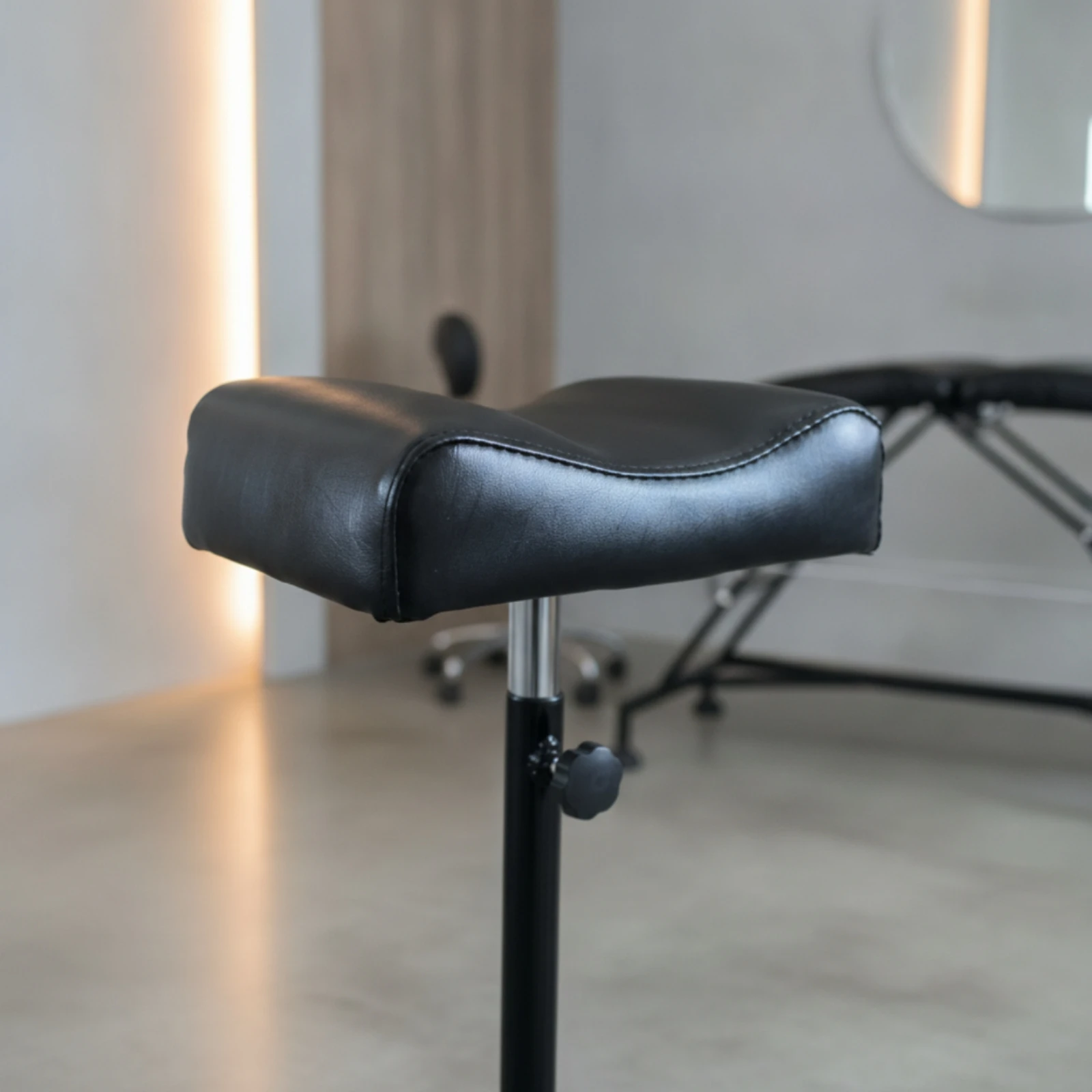 Tattoo Arm Support with Cushion Stable Height-Adjustable Tattoo Armrest Freestanding Arm Rest with Adjustment Knob Long-Lasting