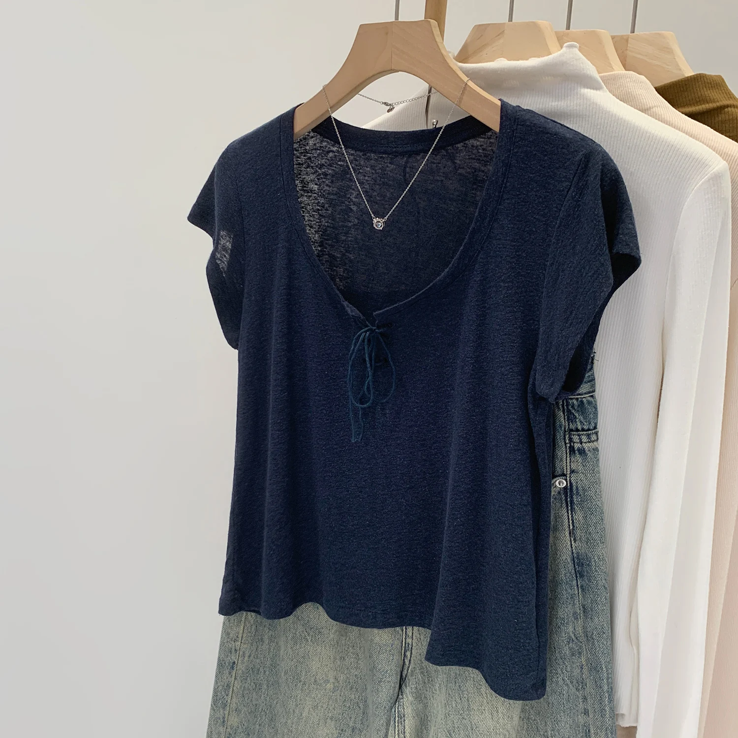 Camiseta de Verano para Mujer, Nueva, Blanca, con Cuello en U, Diseño Delgado, Capa Base Simple, Ropa Interior, Estilo Puro y Atractivo